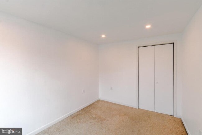 Building Photo - 456 Lyceum Ave
