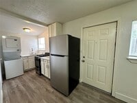 Building Photo - 6905 Palestine St