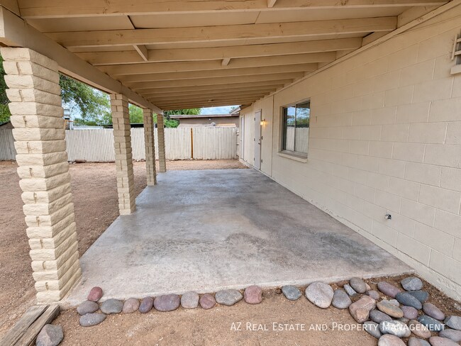 Building Photo - 4528 W Palm Ln