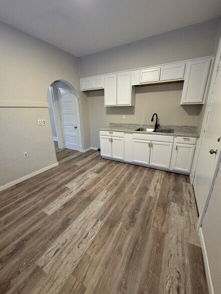 Building Photo - 517 Huffman Ave