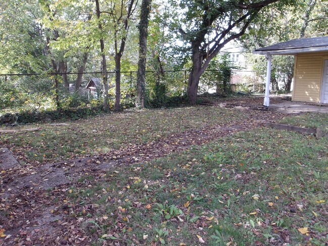 Building Photo - 1705 Edenside Ave