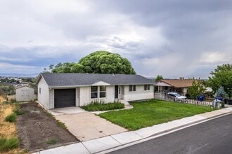 Building Photo - 450 Scenic Dr