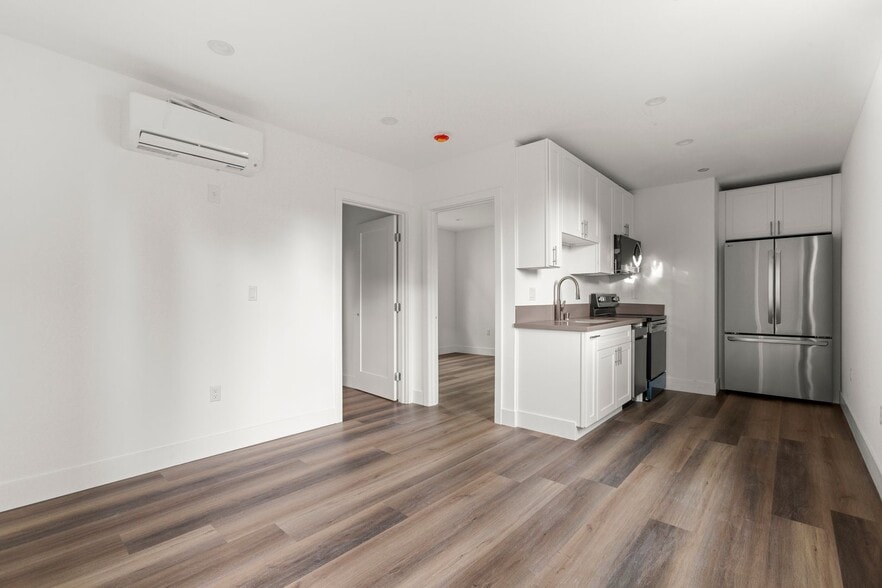 Interior Photo - HAMPTON