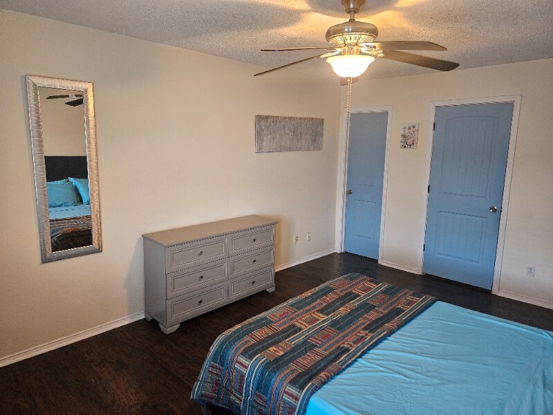 Building Photo - 5838 Sandhurst Ln