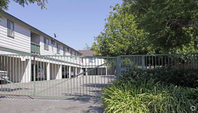Building Photo - Juniper Apartments