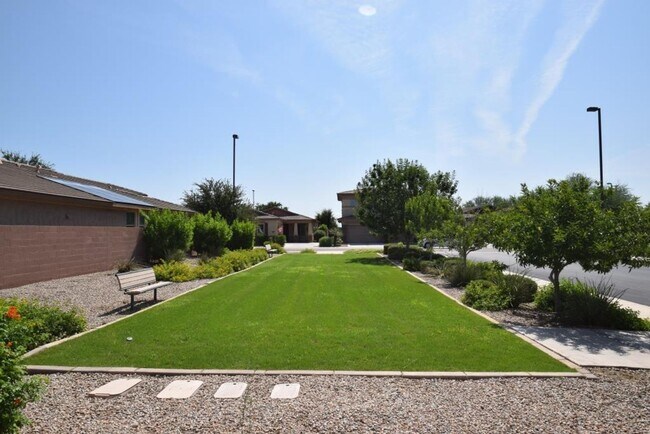 Building Photo - Beautiful single level 4 bedroom 2.5 bath Gilbert home.