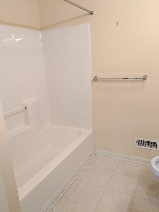 Building Photo - Perfect Townhouse Rental in Sicklerville!