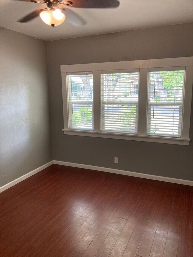 Building Photo - Adorable 2 Bedroom 1 Bath Cozy Modesto Home