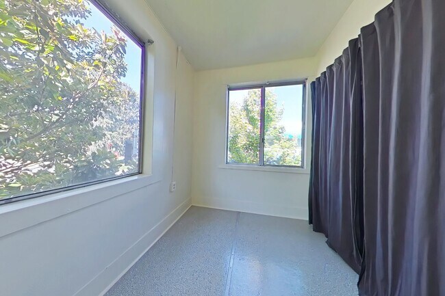 Building Photo - 1 Bedroom Apartment ~ Close to Campus