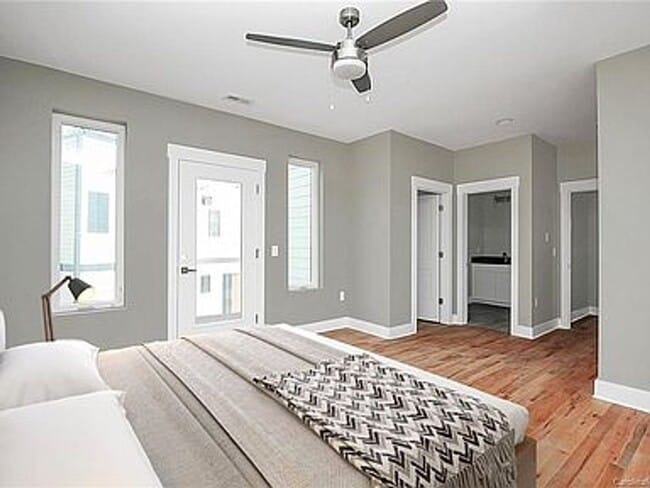 Building Photo - Located in the Smallwood Neighborhood only minutes to uptown Charlotte and all the major corridor...