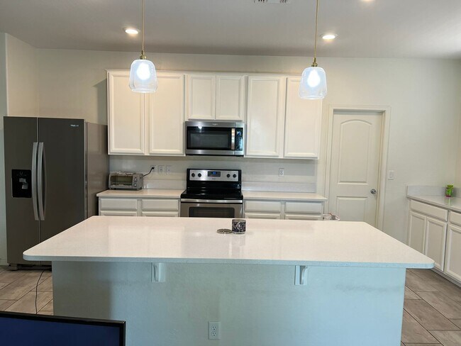 Building Photo - 5407 S 18th Pl