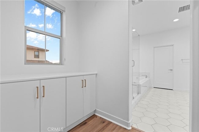Building Photo - 35963 Bertain Dr