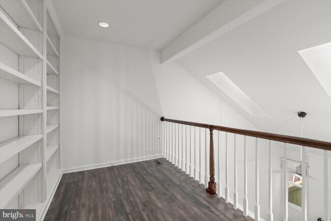 Building Photo - 1550 McLean Commons Ct