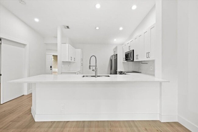 Building Photo - 10352 Mateo Ct