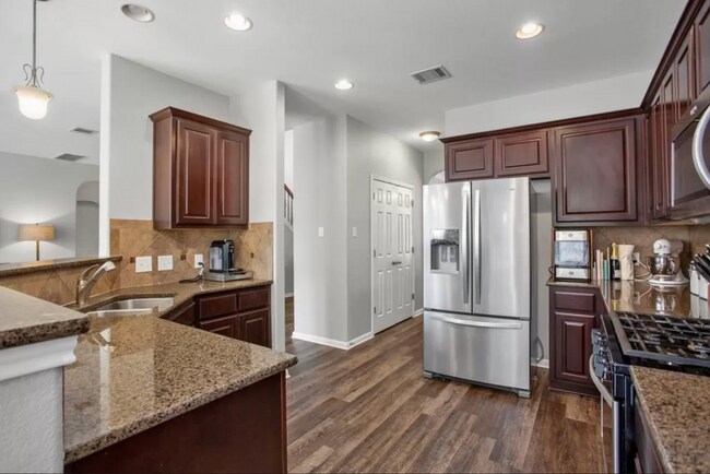 Building Photo - 3917 Links Ln