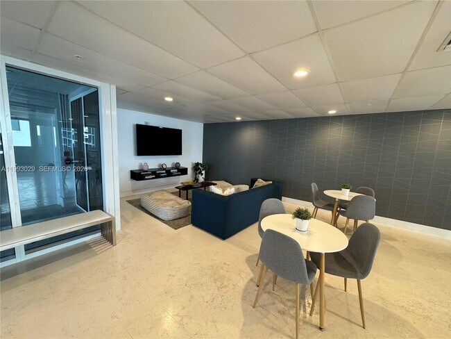 Building Photo - 170 SE 14th St