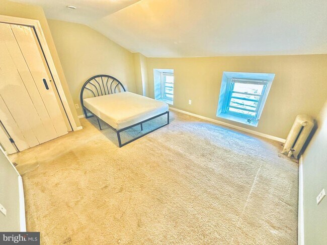 Building Photo - 4672 Umbria St