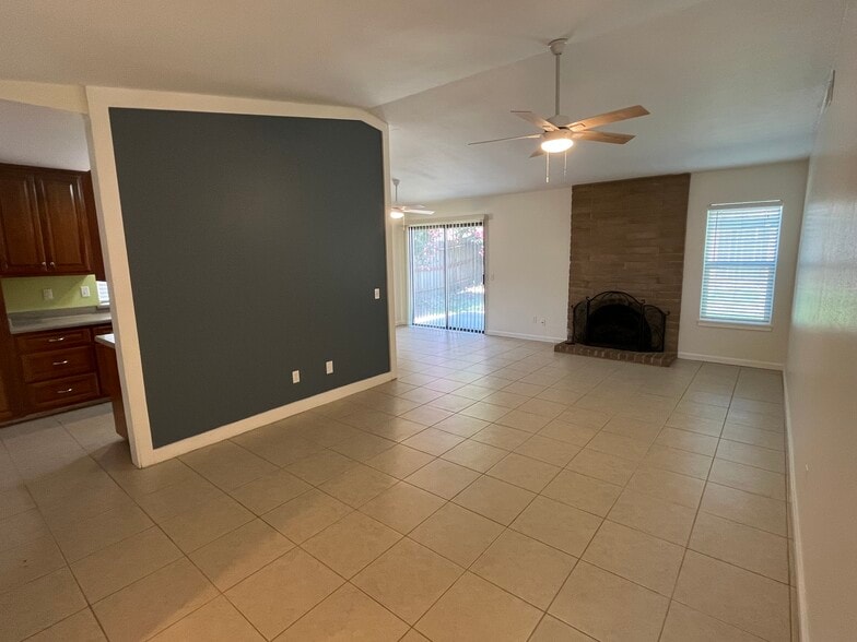 Building Photo - 6620 Briartree Way