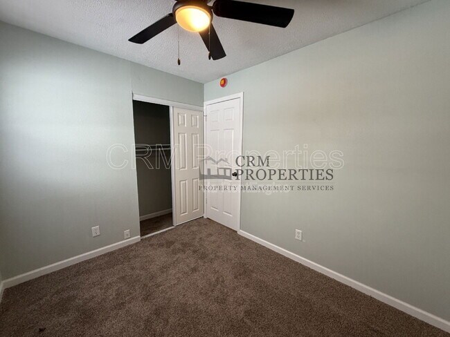 Building Photo - 800 Maumee Dr