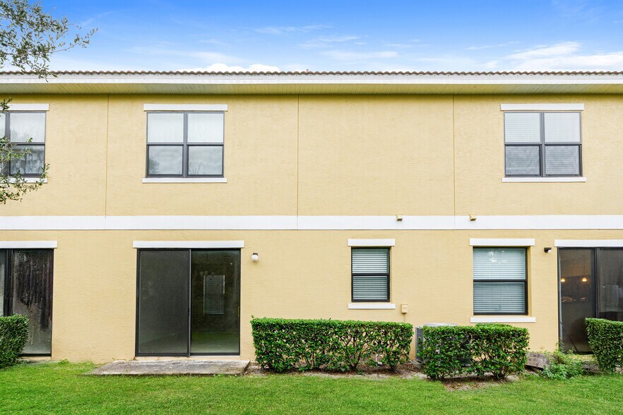 Building Photo - 1470 Pacific Rd