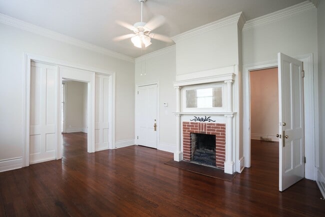 Building Photo - Lilac House