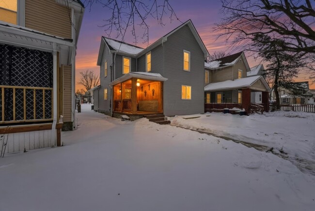 Building Photo - 321 W Columbia St