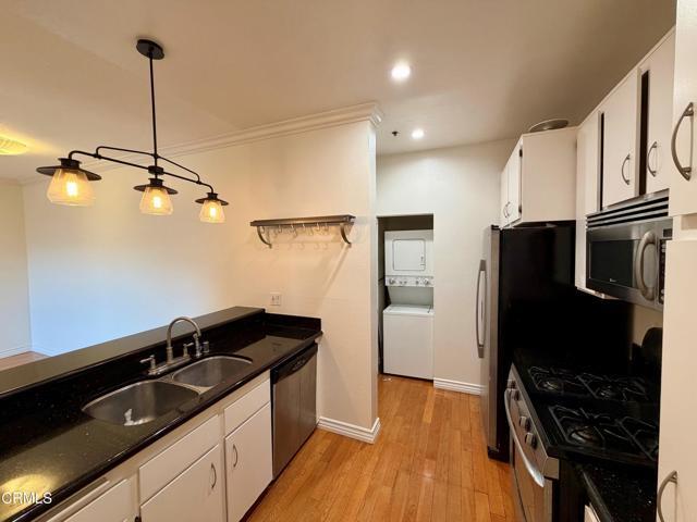 Building Photo - 156 S Oak Knoll Ave