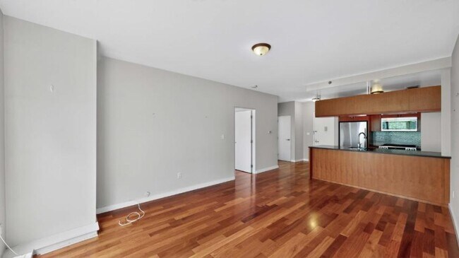 Building Photo - 1 bedroom in LONG ISLAND CITY NY 11101