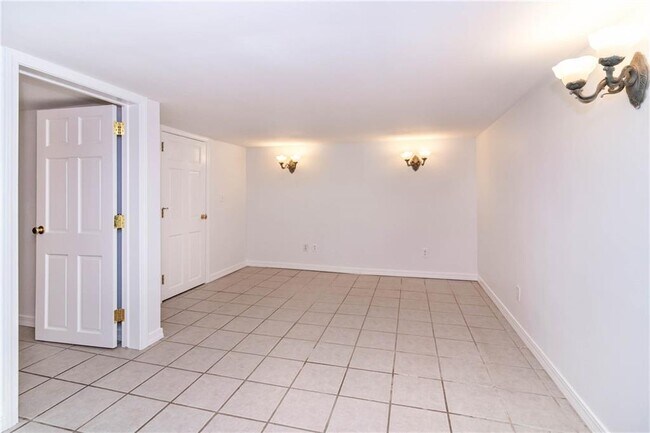 Building Photo - 583 N Assembly Dr
