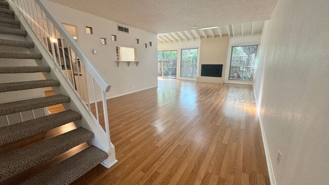 Building Photo - 8903 Trone Cir