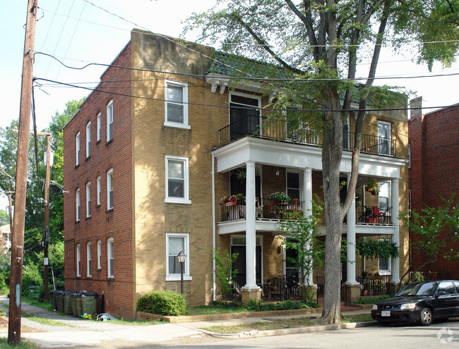 Primary Photo - 106 N Dooley Ave