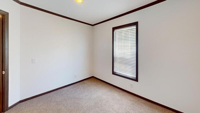 Building Photo - 133 Northwest Dr