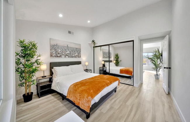 Building Photo - 5565 Ostin Ave