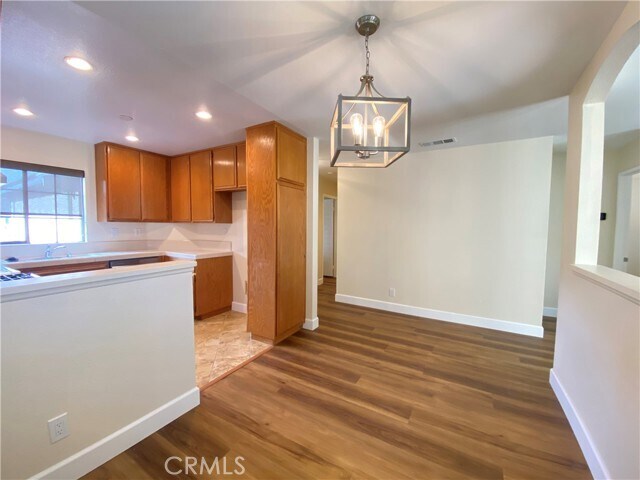 Building Photo - 1084 N Jacaranda Rd