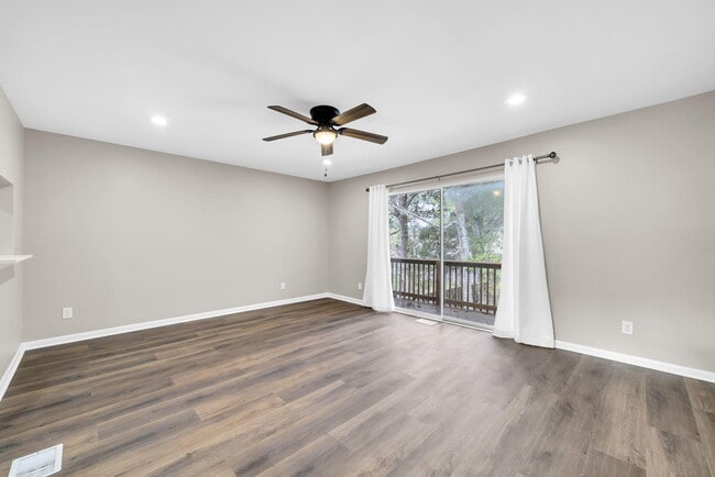 Building Photo - 200 White St