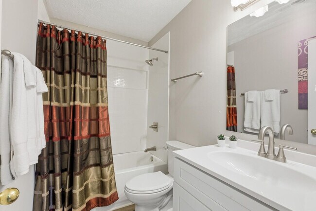 Building Photo - 1108 S Barnett Shoals Rd