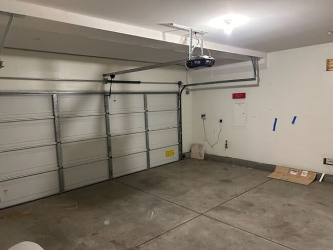 Building Photo - 4BD/2.5BATH FAMILY HOME-$4100 PER MO.