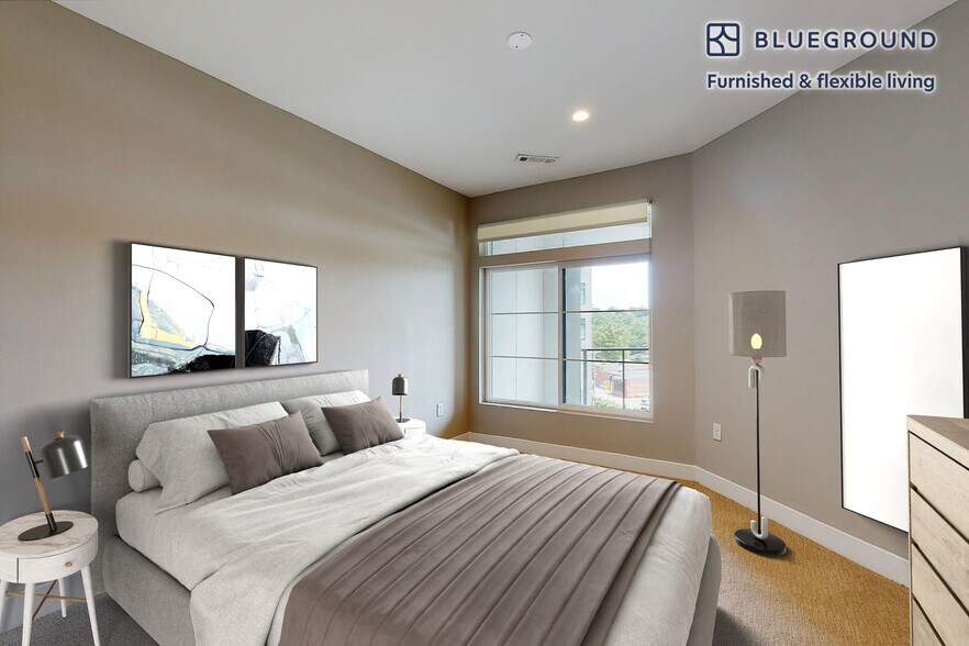 Building Photo - 240 E Shore Rd