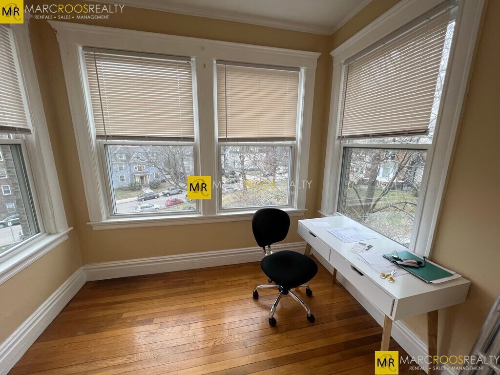 Building Photo - 59A Strathmore Rd