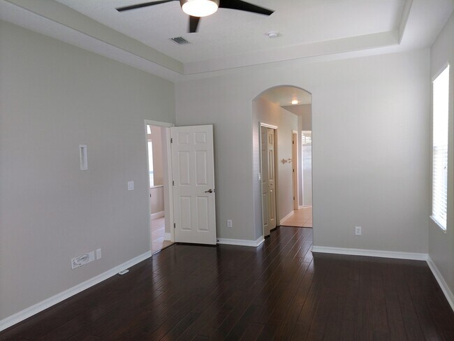 Building Photo - Annual Rental: Luxurious 4 Bedroom 3 bath POOL home in Woodlands of Rivendell! Just Blocks form P...