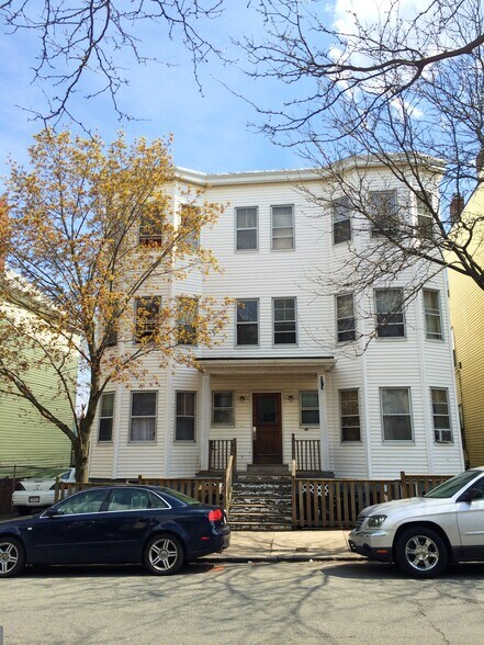 Primary Photo - 119 Lexington St