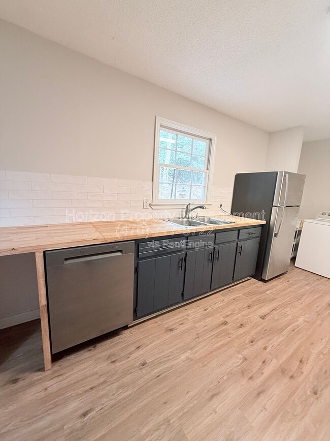 Building Photo - 4433 Sardis Dr