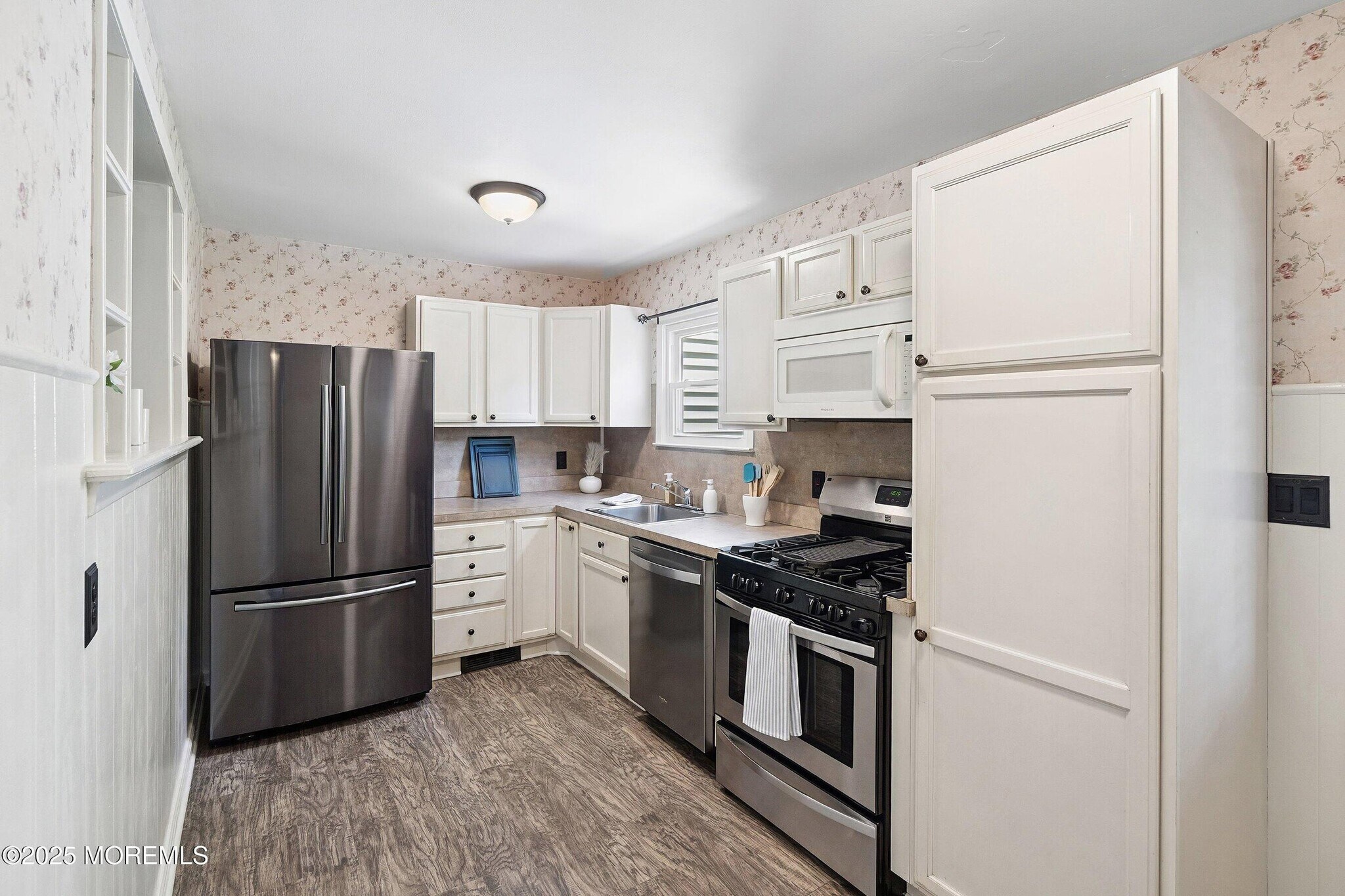 Building Photo - 6 Redwood Rd