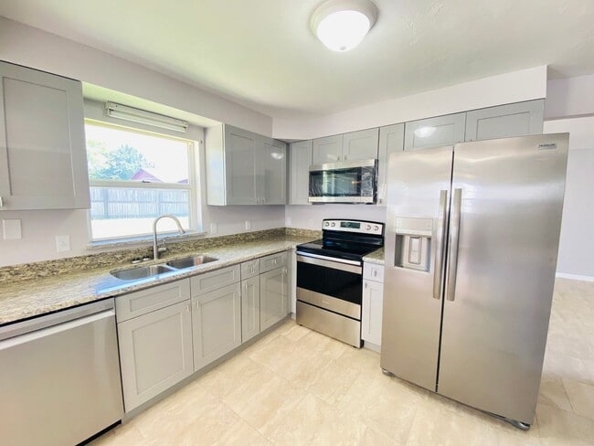 Building Photo - Beautiful 3 Bedroom House in Quiet Ormond Beach Neighborhood