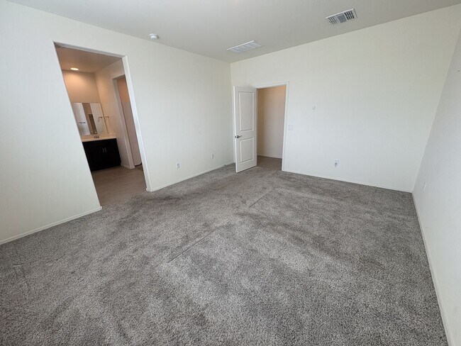 Building Photo - Vail School District with great views 4 bedroom plus den