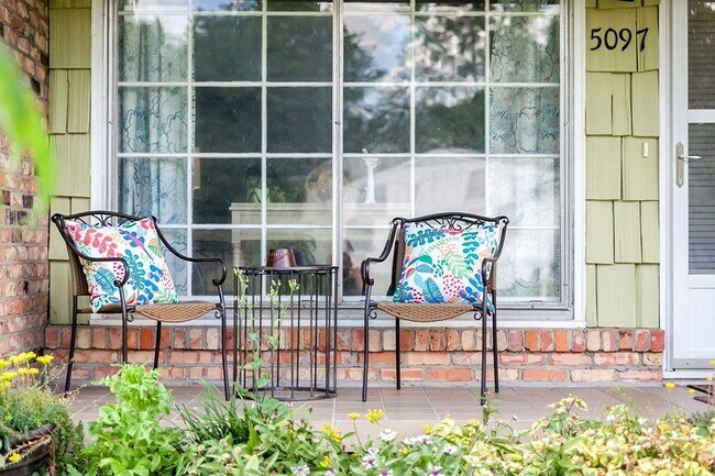 Building Photo - 5097 Wardcliff Dr. Unit A