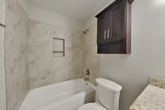 Building Photo - 18116 Red Pine Ct