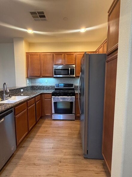 Building Photo - 13290 Murano Ave