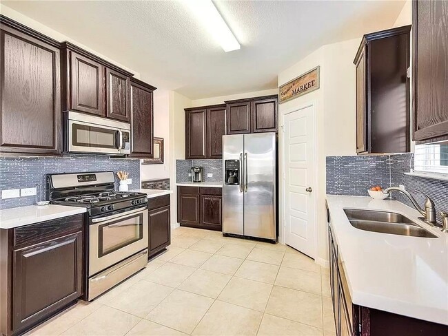 Building Photo - 140 Moulins Ln