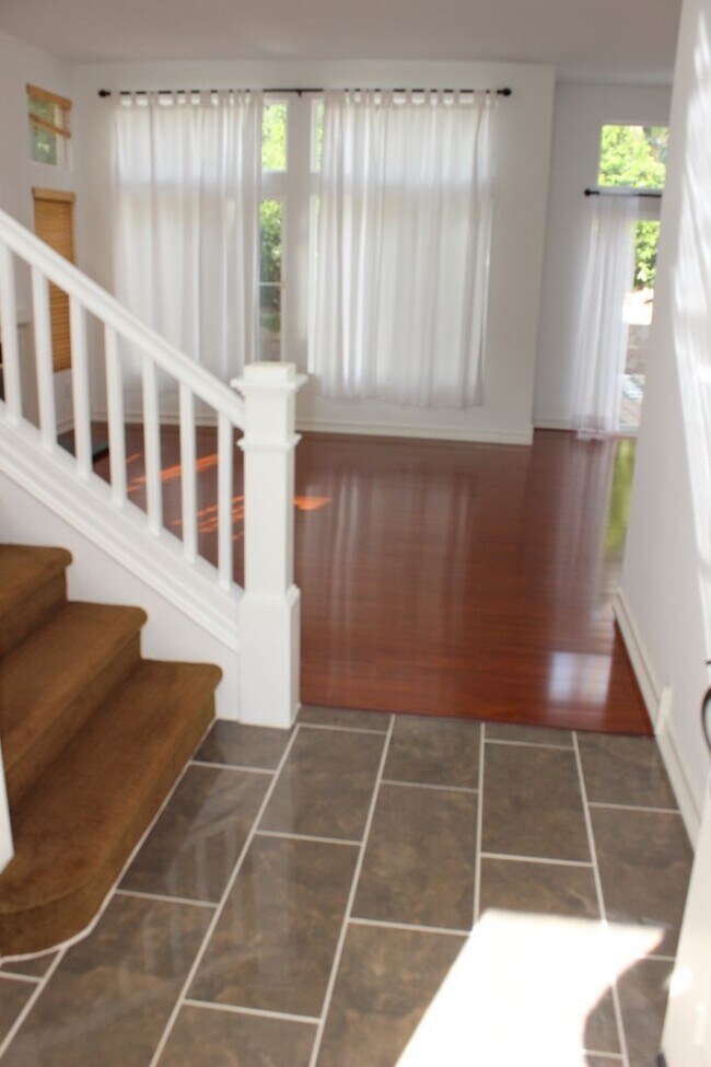 Building Photo - 39 Whispering Pine